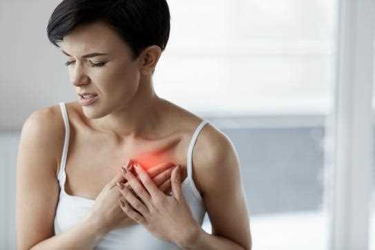 Bolest na hrudi: příčiny, příznaky a léčba