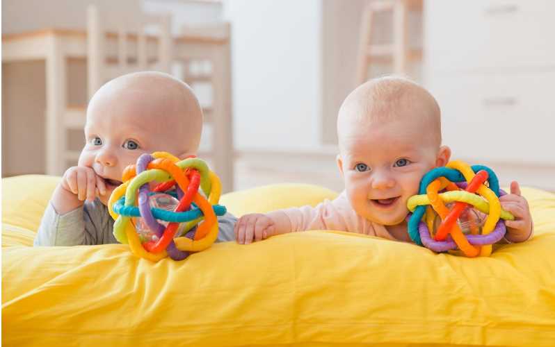 Hračky pro půlroční dítě - Nejlepší výběr pro zábavu a rozvoj