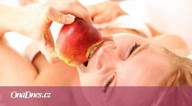 Jablko na noc prospěšné účinky a způsob konzumace | Naučte se o výhodách jablka před spaním