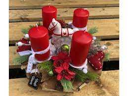 Adventní věnec na dřevě - tradiční vánoční dekorace | Návod a inspirace Adventní věnec na dřevě - tradiční vánoční dekorace | Návod a inspirace