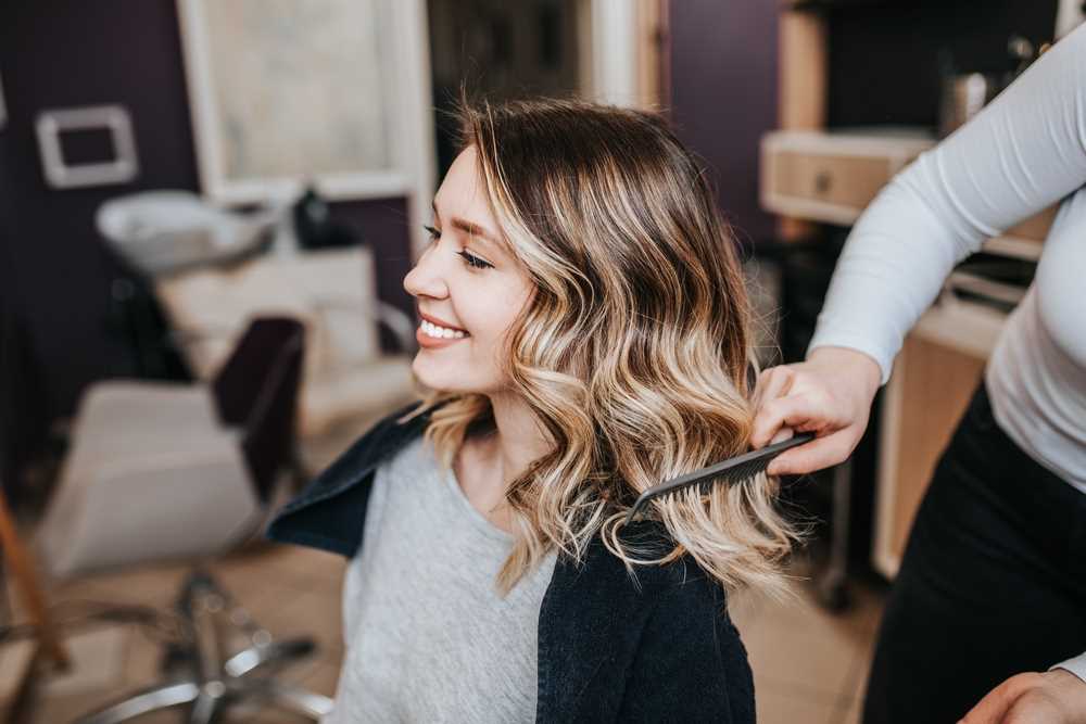 Středně dlouhé vlasy trendy účesy a stylingové tipy pro dokonalý vzhled Středně dlouhé vlasy trendy účesy a stylingové tipy pro dokonalý vzhled
