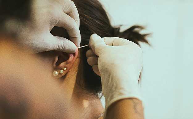 Piercing v ušní chrupavce - vše, co potřebujete vědět | Návod a tipy