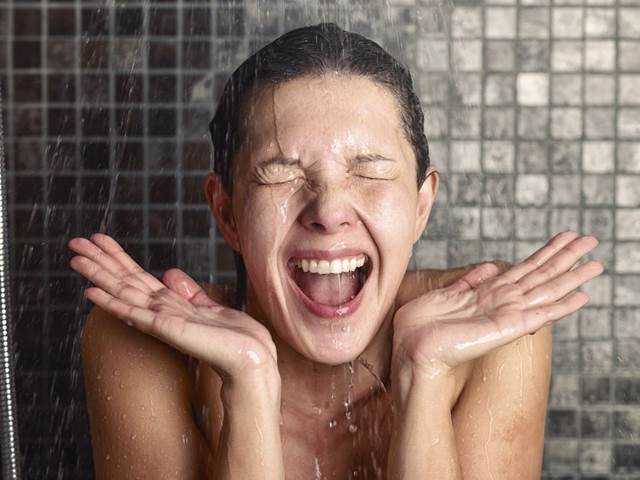 Chladná sprcha po cvičení - osvěžení a regenerace