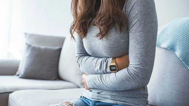 Jasně červená krev při menstruaci: příčiny a možné problémy