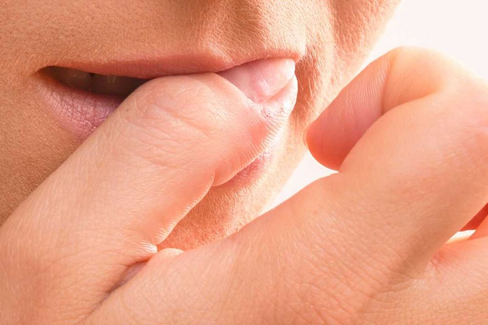 Následky kousání nehtů: jaké problémy to může způsobit a jak se s nimi vypořádat Následky kousání nehtů: jaké problémy to může způsobit a jak se s nimi vypořádat