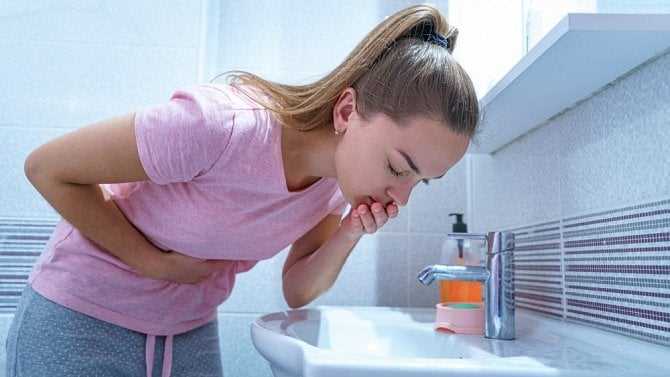 Celodenní nevolnosti v těhotenství: příčiny, příznaky a možnosti léčby