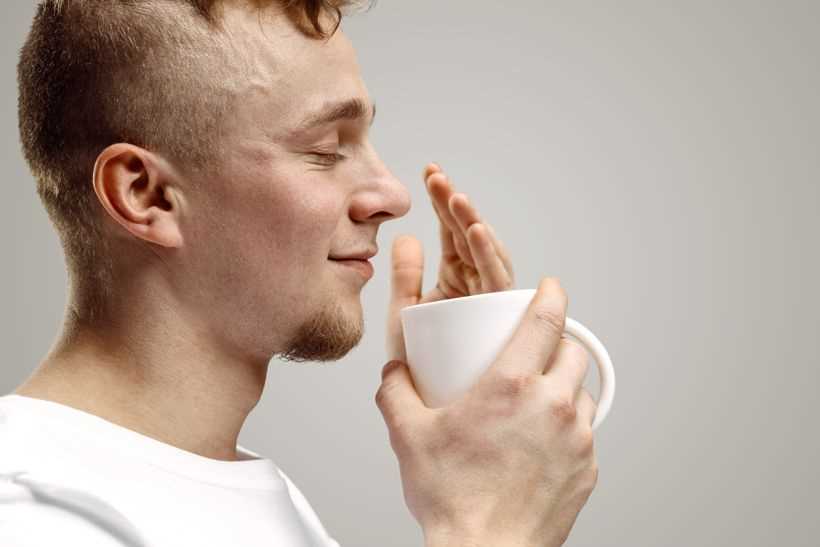 Pití teplé vody: proč je to důležité a jaké jsou jeho přínosy Pití teplé vody: proč je to důležité a jaké jsou jeho přínosy